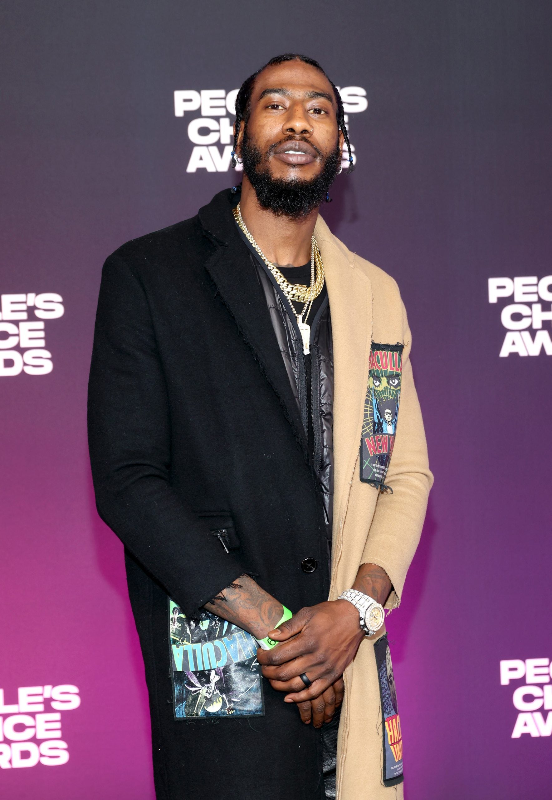 Stars Dazzled On The Red Carpet Of The 2021 E! People's Choice Awards