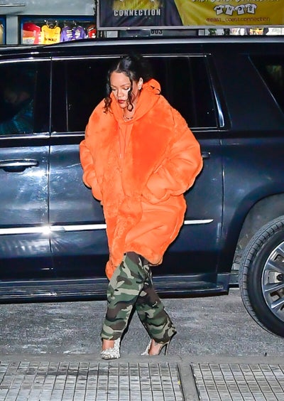 Pregnant Rihanna Strutted Through NYC Before Her Big Announcement (And No One Had A Clue)