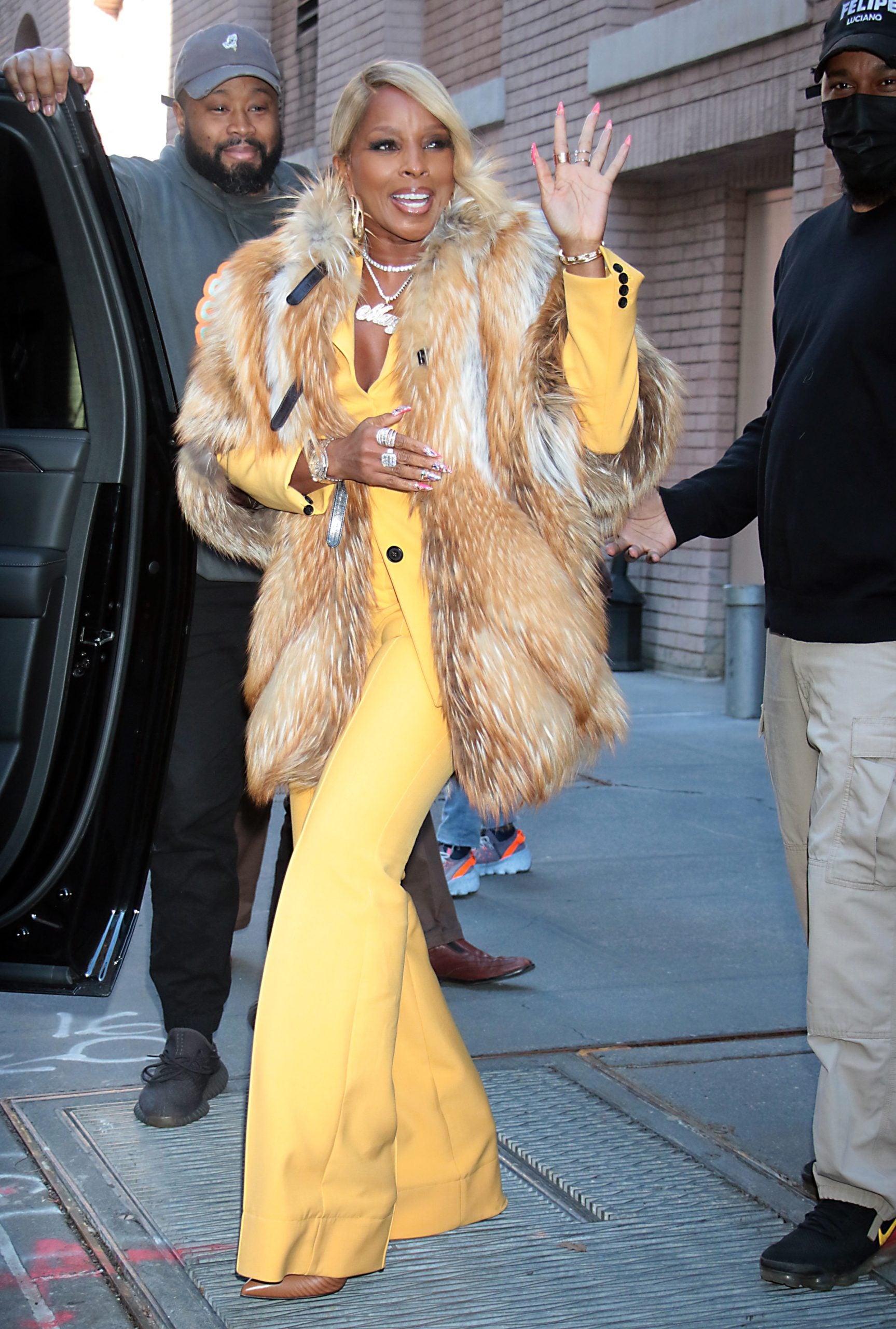 Star Gazing: Zoe Kravitz, Mary J. Blige, And More Crowd Courtside Seats, Red Carpets, And Private Parties