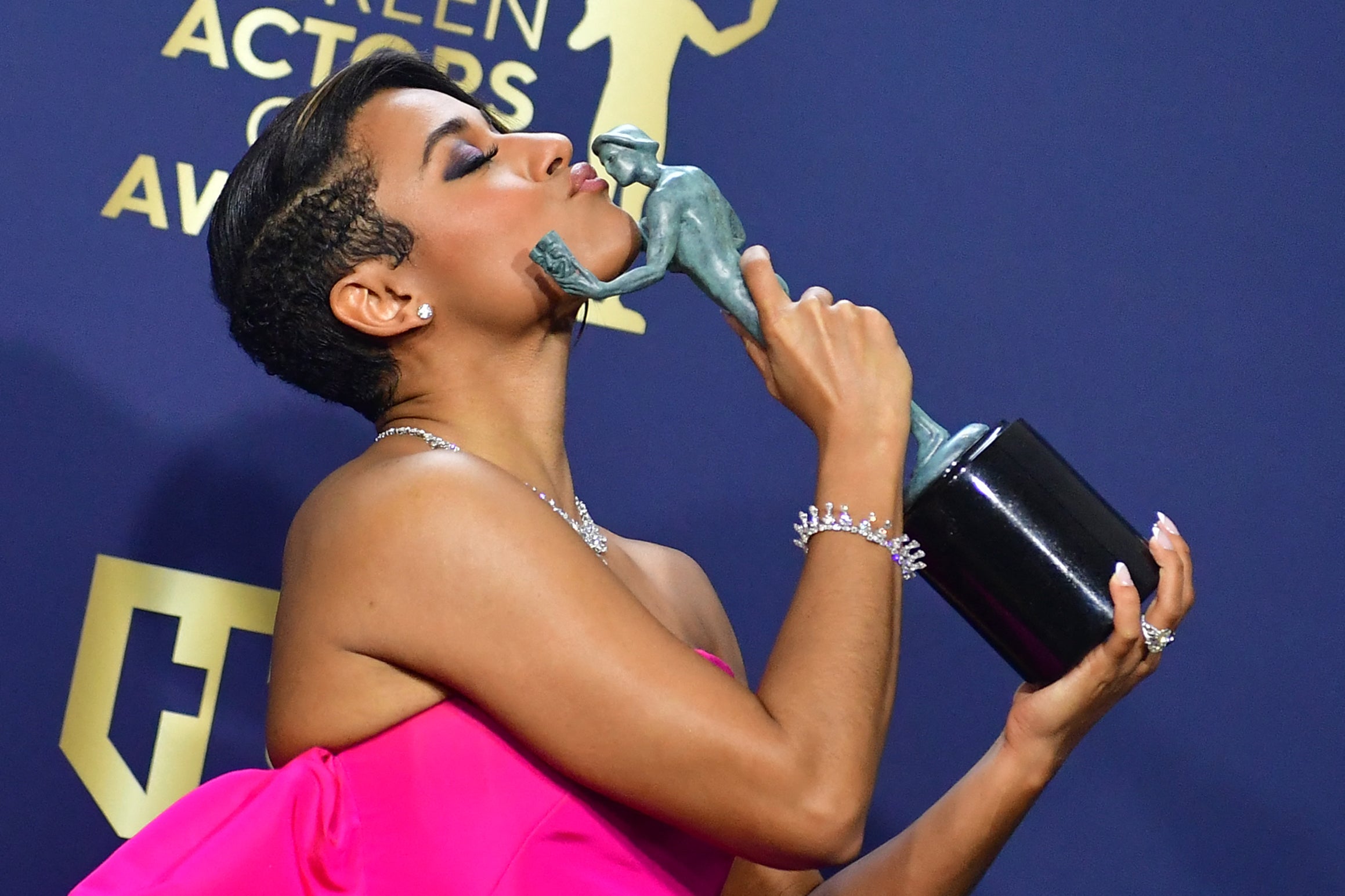 WATCH: Ariana DeBose Discusses Breaking Down Barriers With Her SAG Awards Win