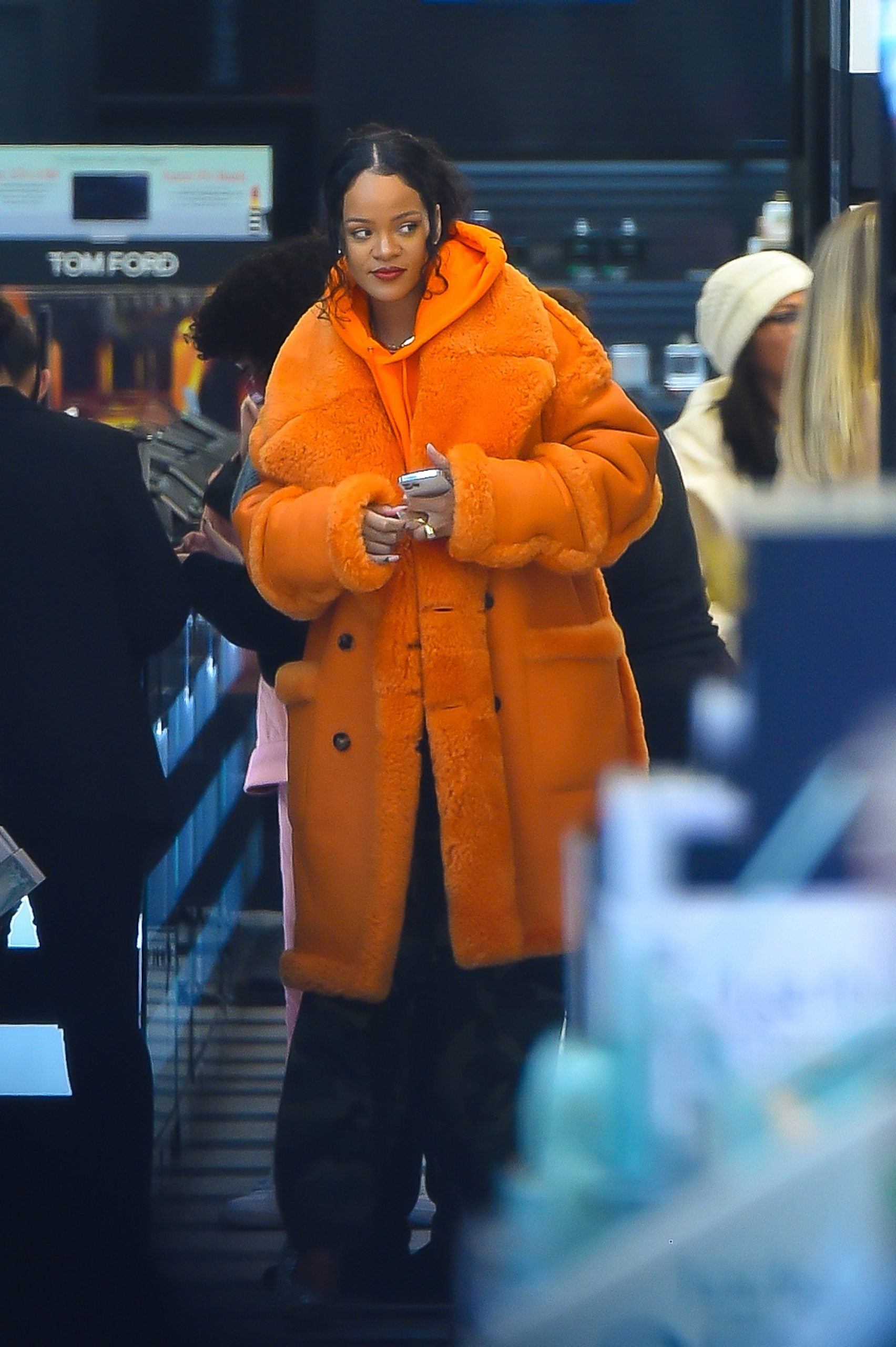 Rihanna Returns to Her Hotel After Day Out in NYC: Photo 4924550, Pregnant  Celebrities, Rihanna Photos