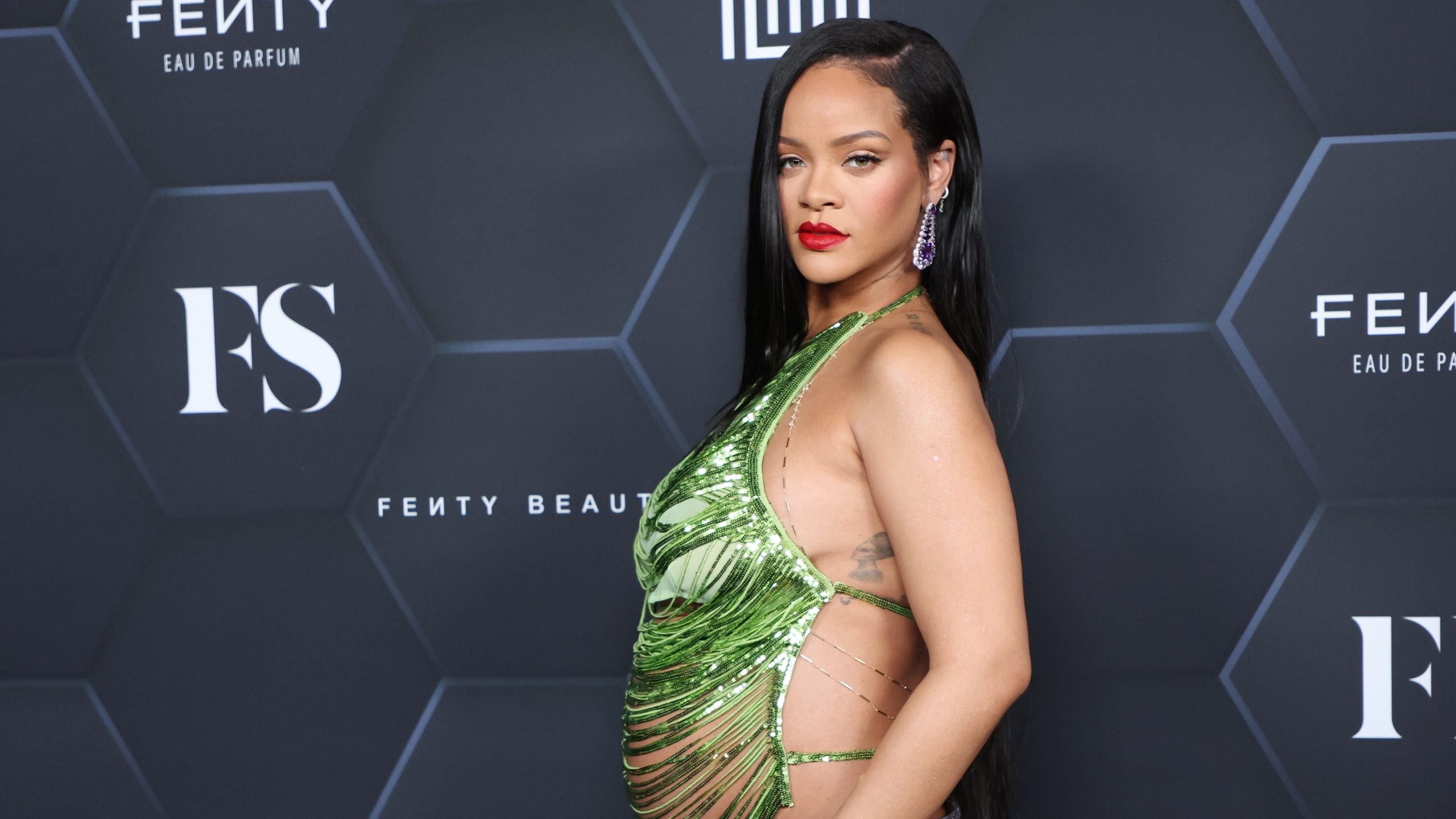Rihanna Chats Maternity Beauty