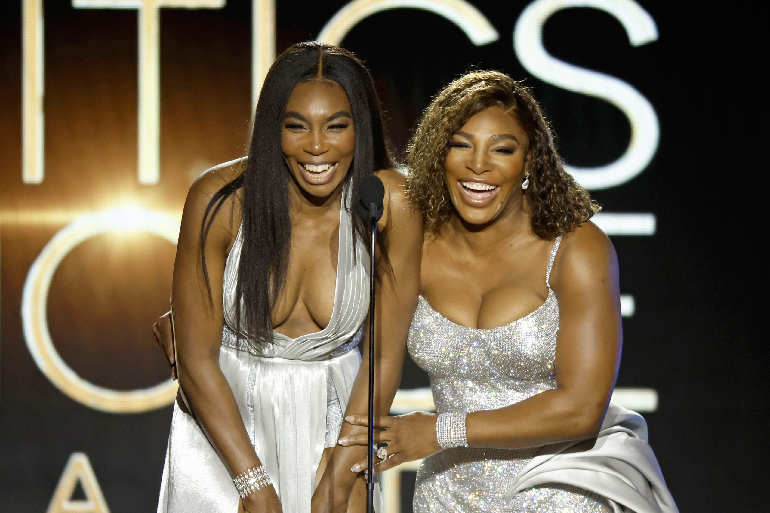 Director Apologizes For Diminishing Venus & Serena Williams During Acceptance Speech