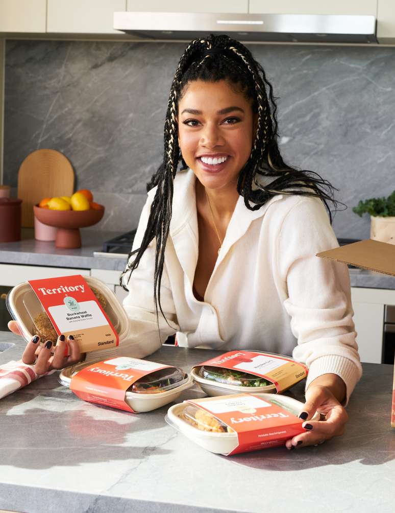 ‘Meals For Mama’: Hannah Bronfman And Territory Foods Deliver Healthy, Delicious Meals For Expecting And Postpartum Moms