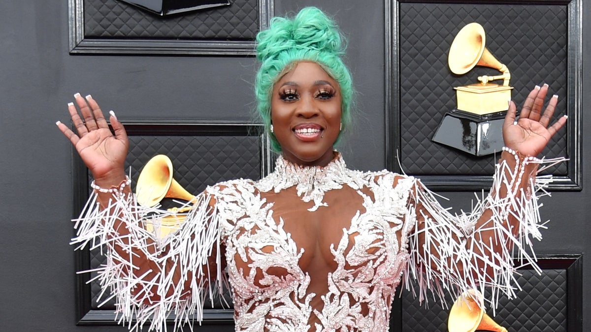 Behold, The Boldest Hair Colors Seen At The 2022 Grammys ...