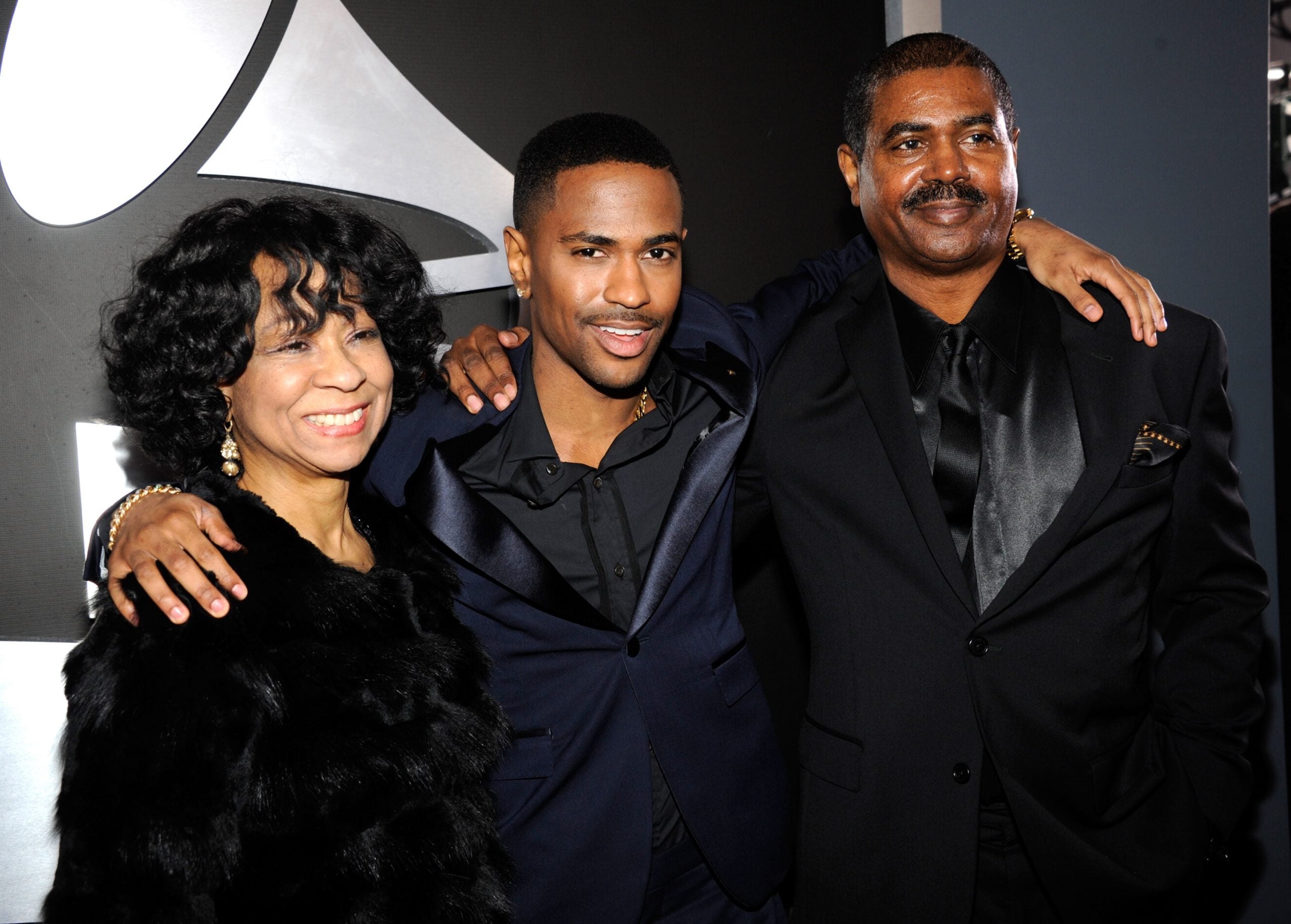 17 Photos Of Stars Attending The Grammys With Their Moms