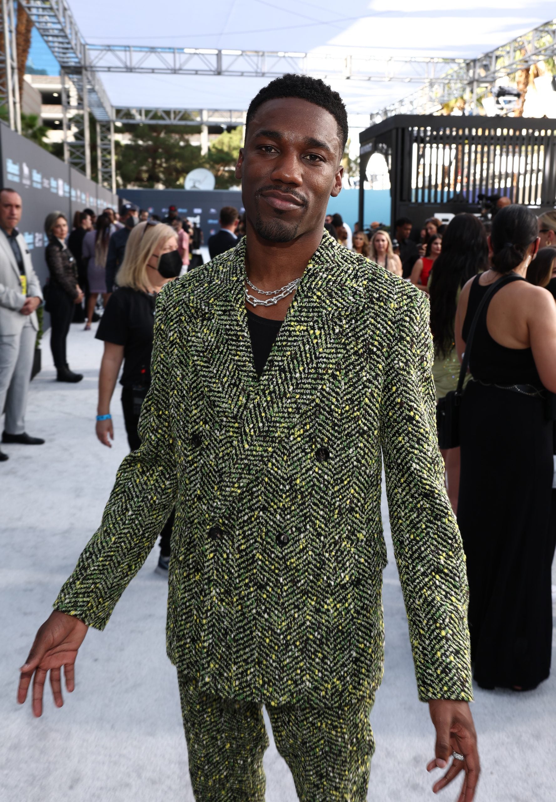 See Your Favorite Stars Stunt On The Billboard Music Awards Red Carpet