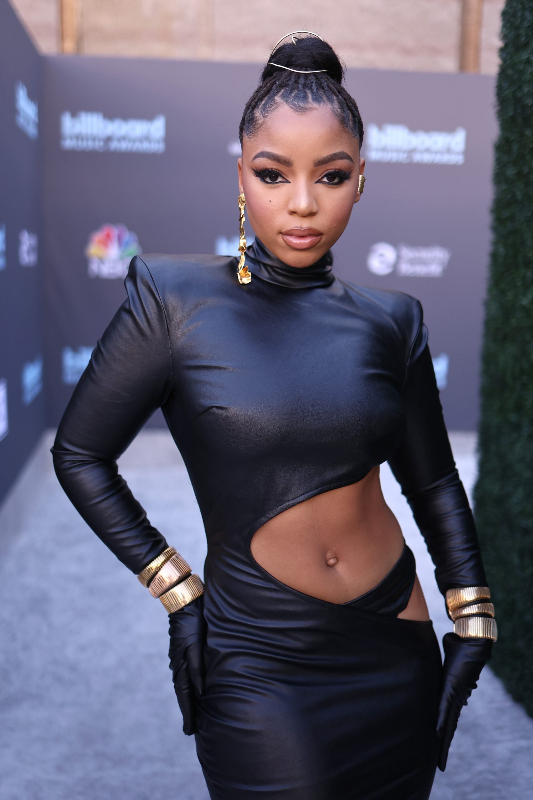 See Your Favorite Stars Stunt On The Billboard Music Awards Red Carpet