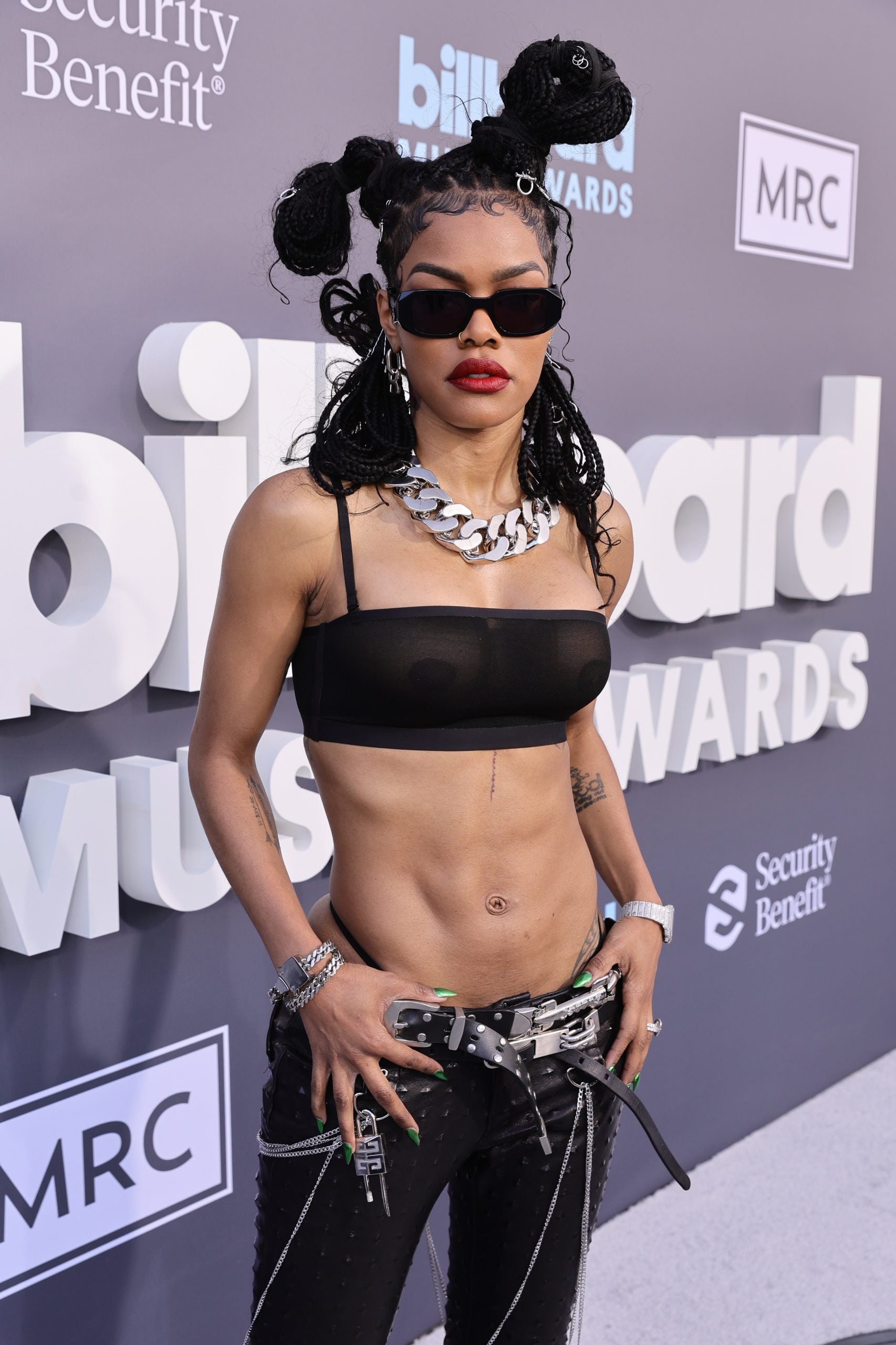 See Your Favorite Stars Stunt On The Billboard Music Awards Red Carpet