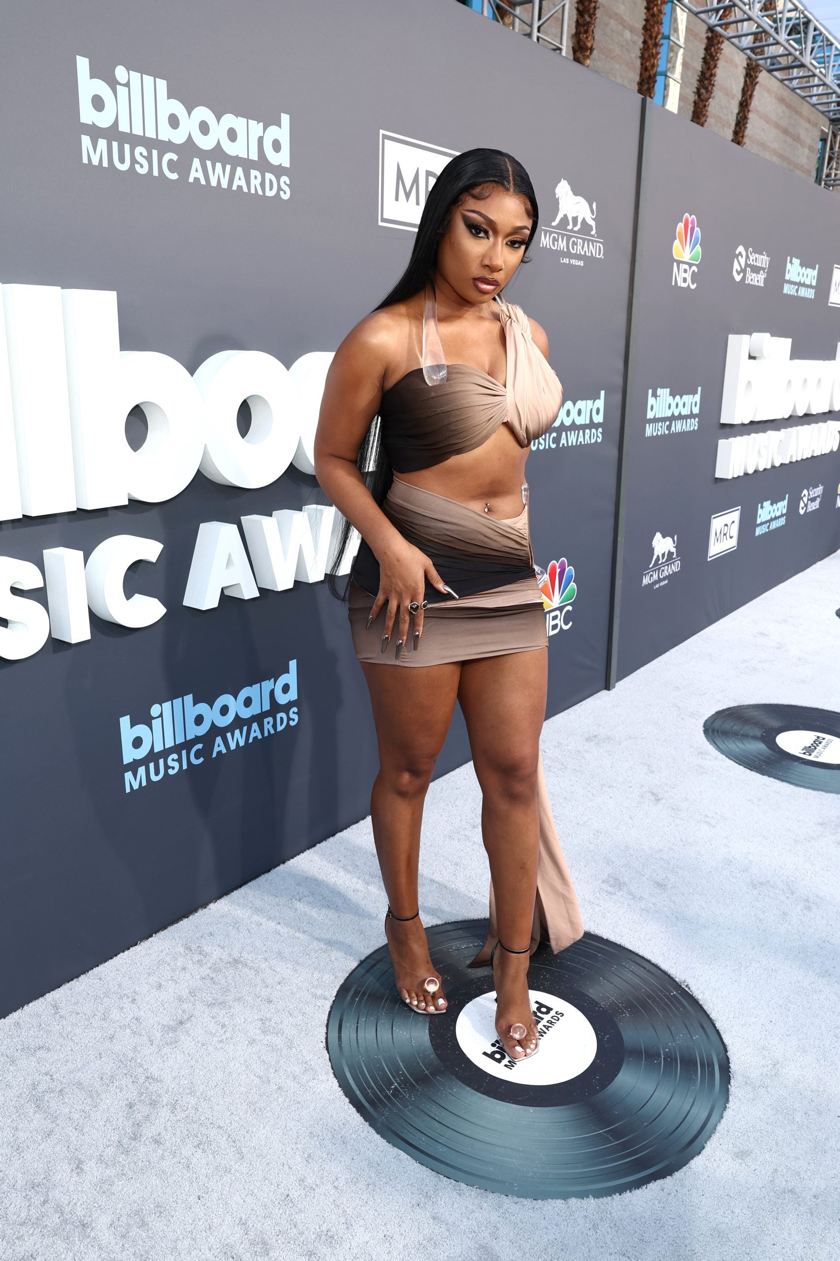 See Your Favorite Stars Stunt On The Billboard Music Awards Red Carpet