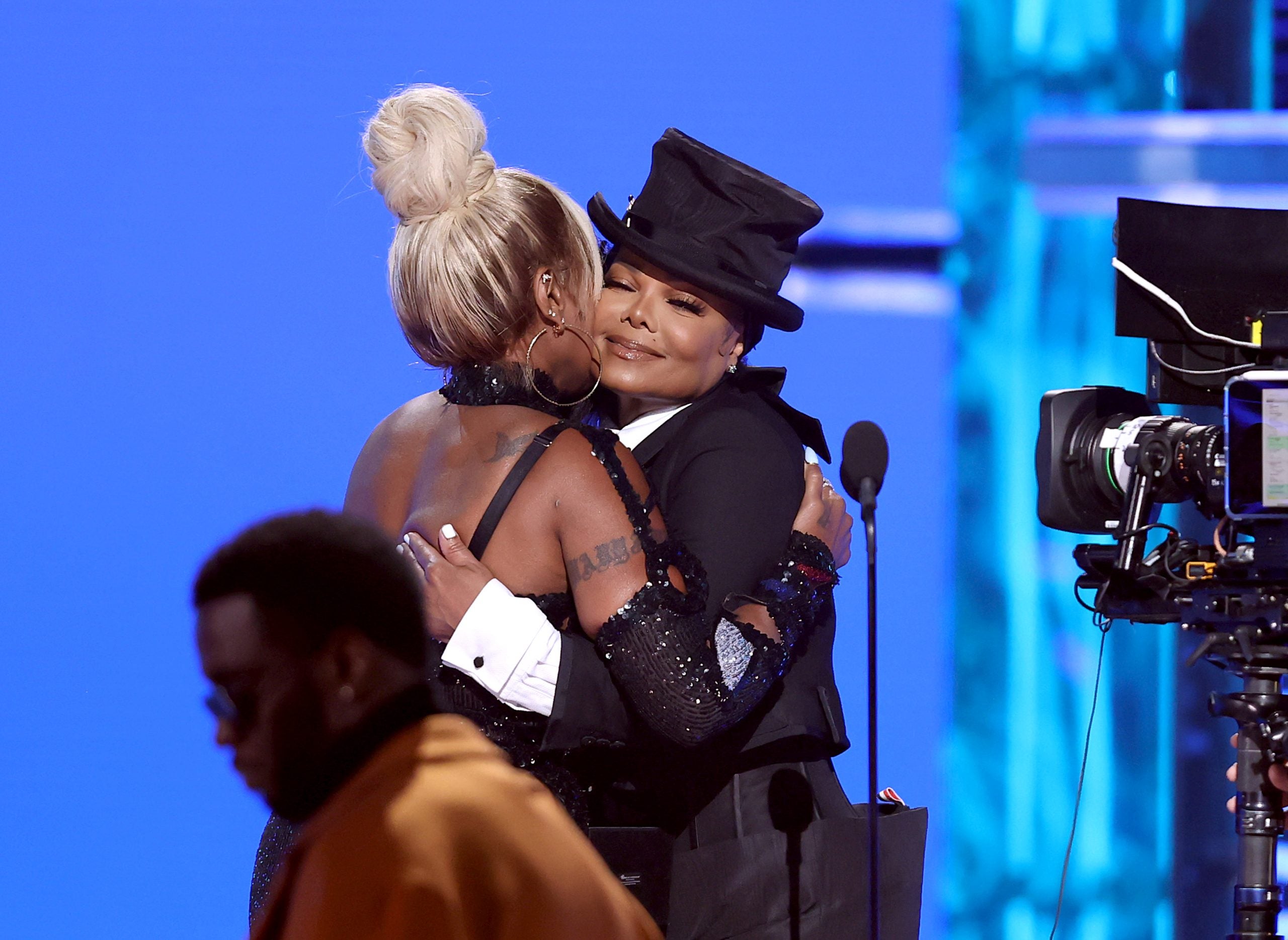 Mary J. Blige Accepts Billboard Icon Award From Janet Jackson