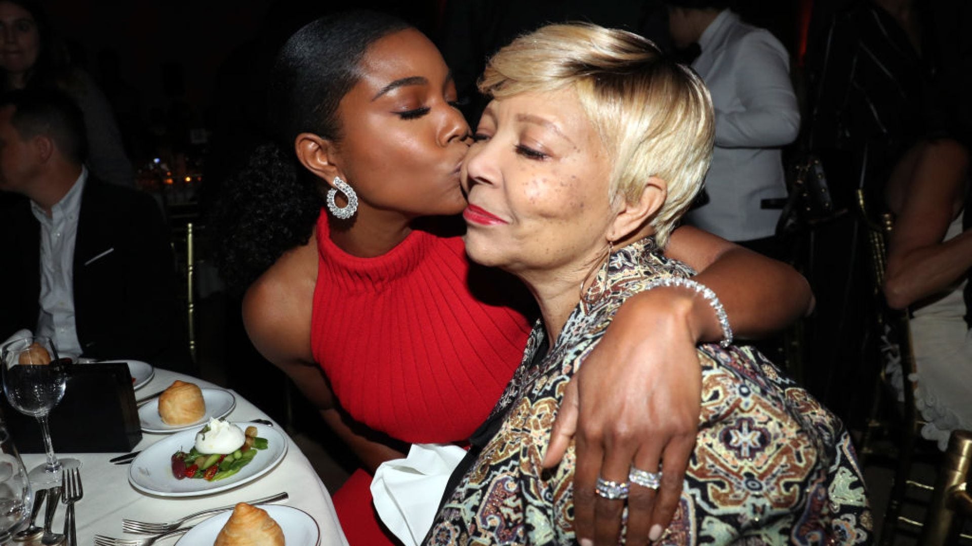 13 Sweet Photos Of Stars With Their Mothers