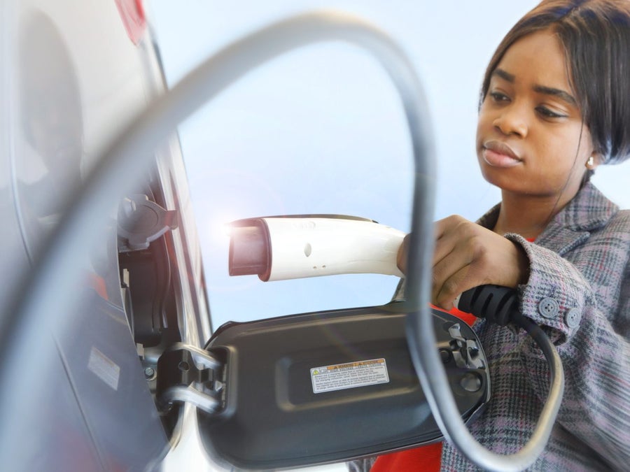 This Woman Slashed Her Fuel Costs And Utility Bill By Switching To An Electric Vehicle￼