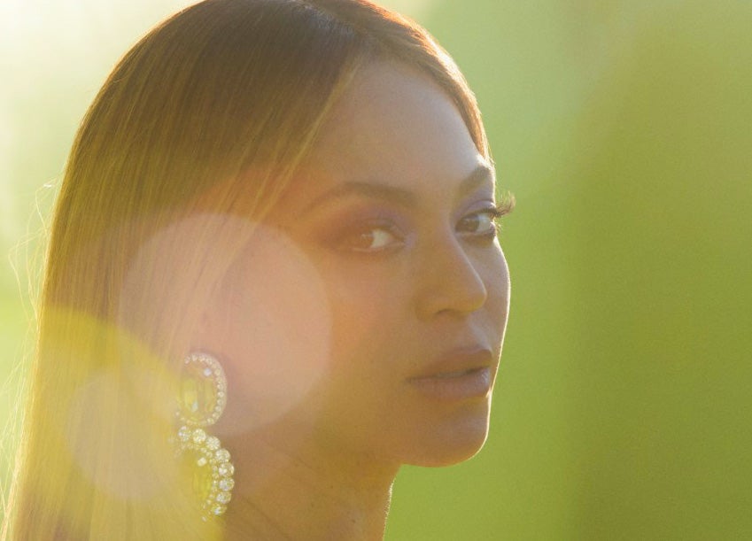 Beyoncé Announces 7th  Album, Covers British Vogue