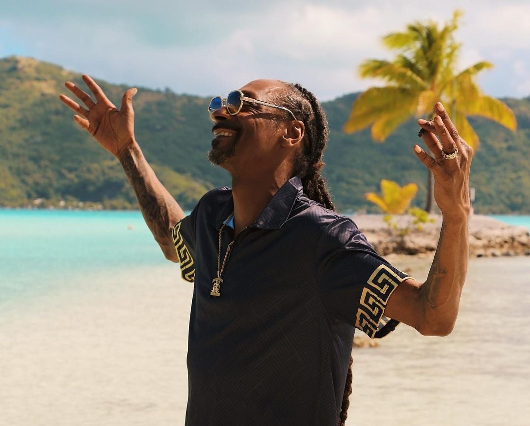 After 30 Years Of Working, Snoop Dogg And His Family Are On Their First Vacation In Bora Bora