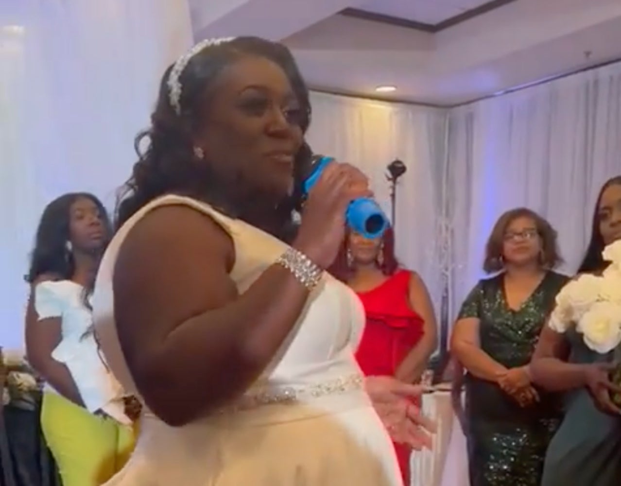 Bride Goes Viral For Praying For Her Single Friends Instead Of Tossing The Bouquet
