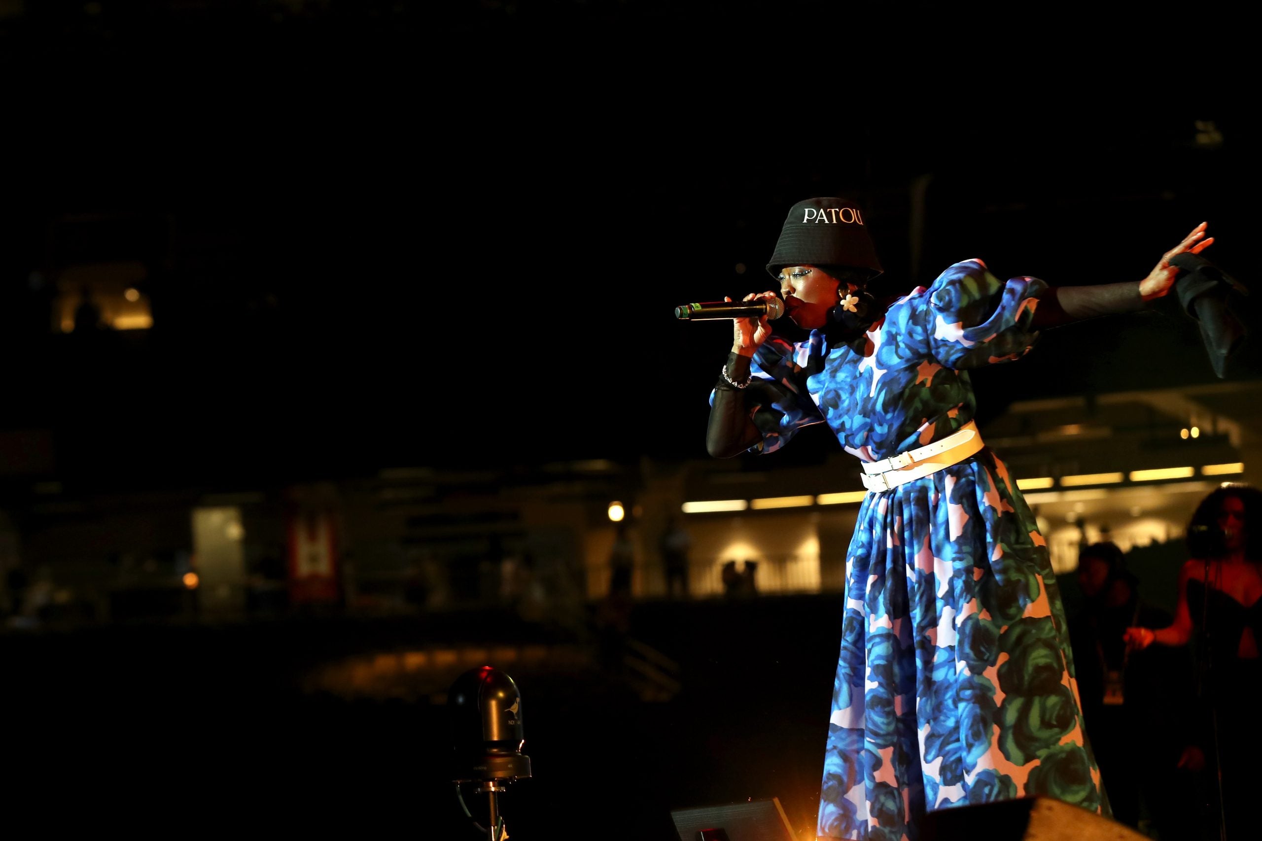 WATCH: Lauryn Hill Makes An Electrifying Surprise Appearance At The 2022 ESSENCE Festival Of Culture!