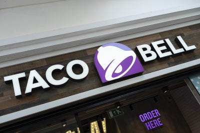 This Chant From A Taco Bell Workers’ Strike Is All You Need Headed Into Labor Day Weekend