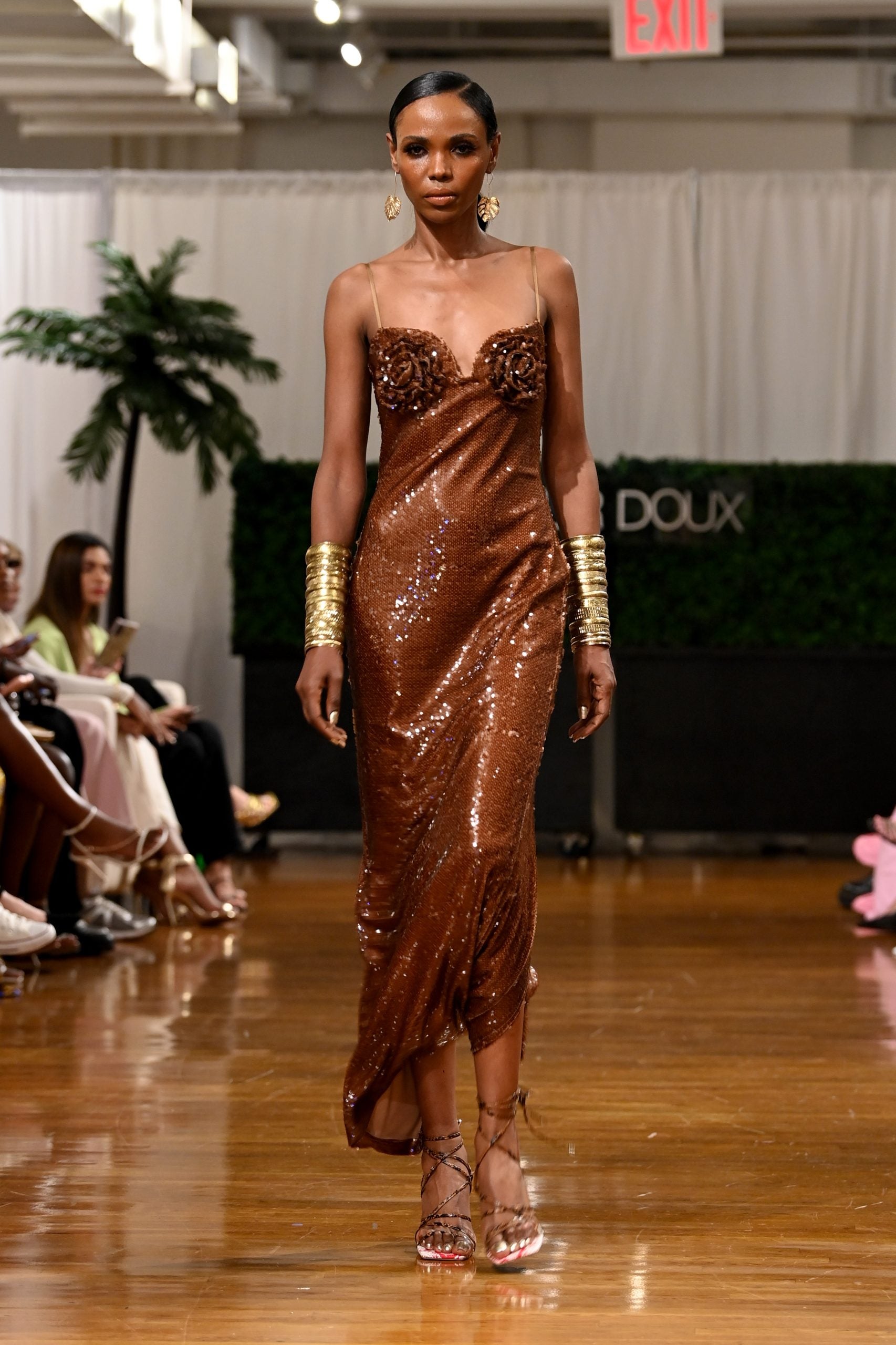 Dur Doux’s Spring / Summer 2023 Runway Showcases Floridian-Inspired Laxed Luxury