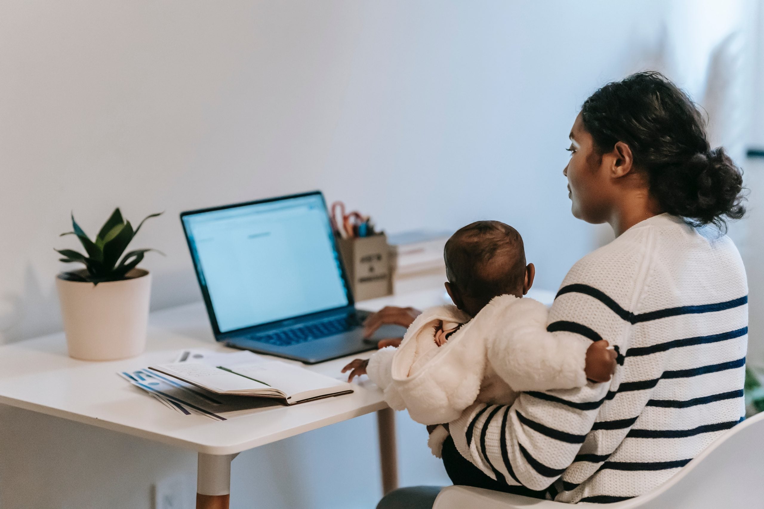 Report: Mothering While Working Makes Life Significantly Harder