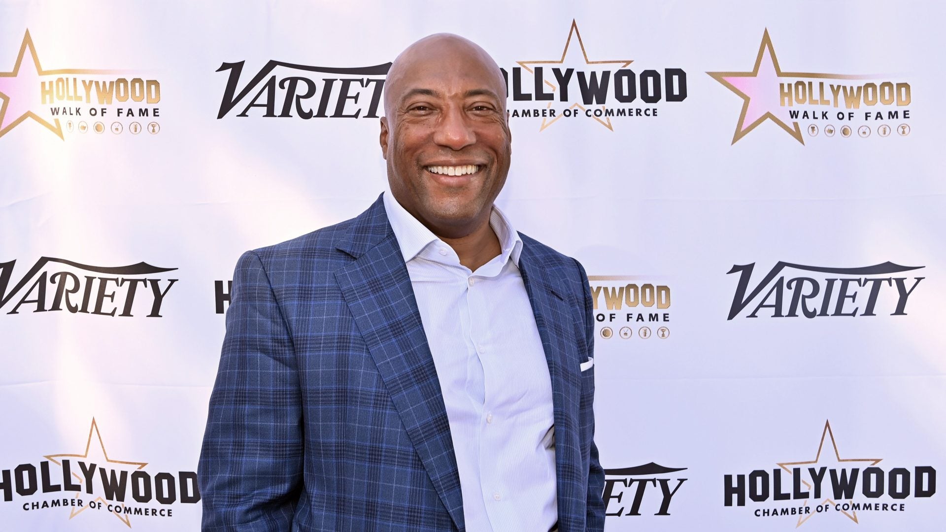 Hollywood mogul Byron Allen is readying a bid for the Washington Commanders
