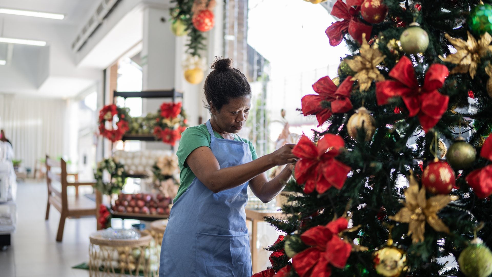 Despite Rising Living Costs, Workers Are Still Reluctant To Take On Seasonal Holiday Jobs