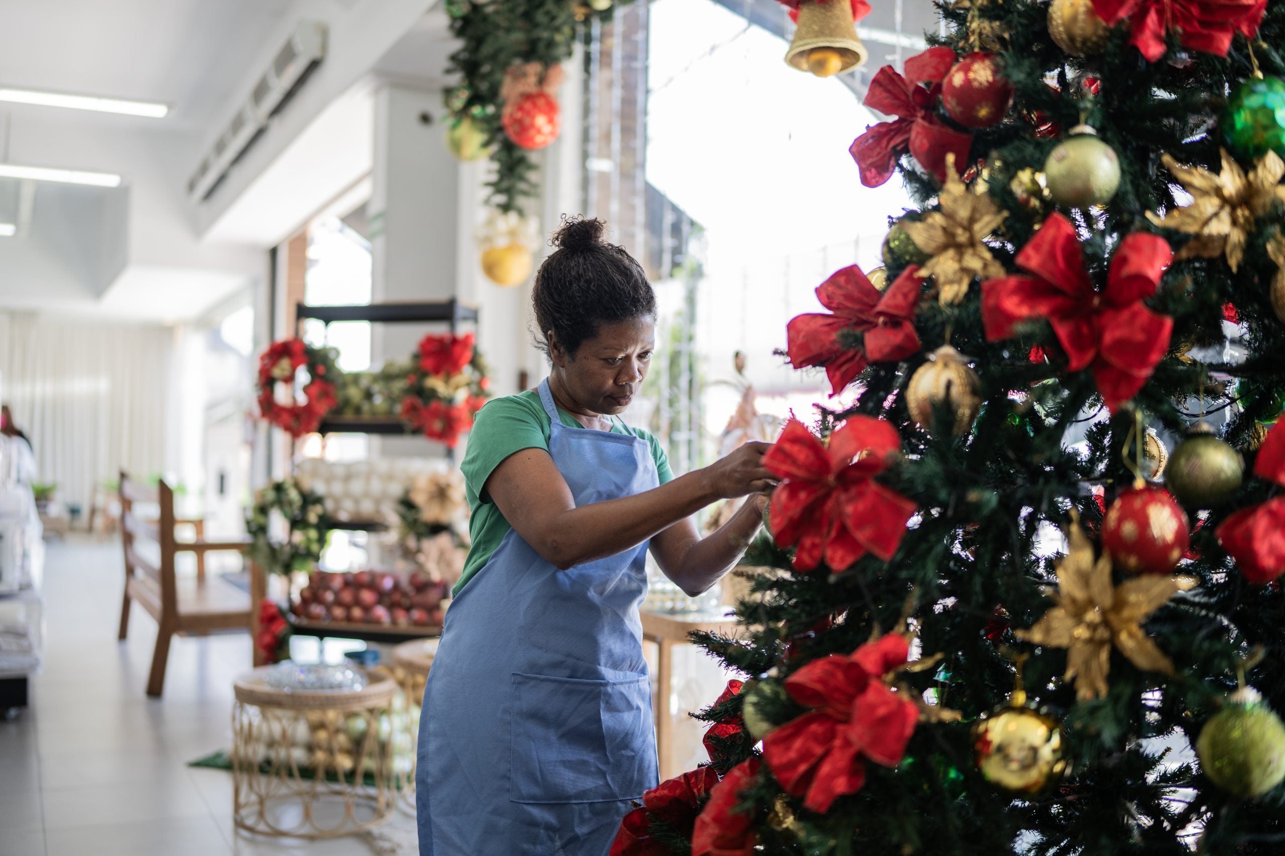 Despite Rising Living Costs, Workers Are Still Reluctant To Take On Seasonal Holiday Jobs