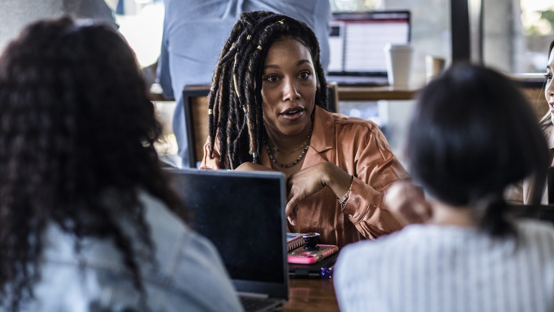 There’s A New Workplace Trend Affecting Female Bosses: Workers Refusing Overtime