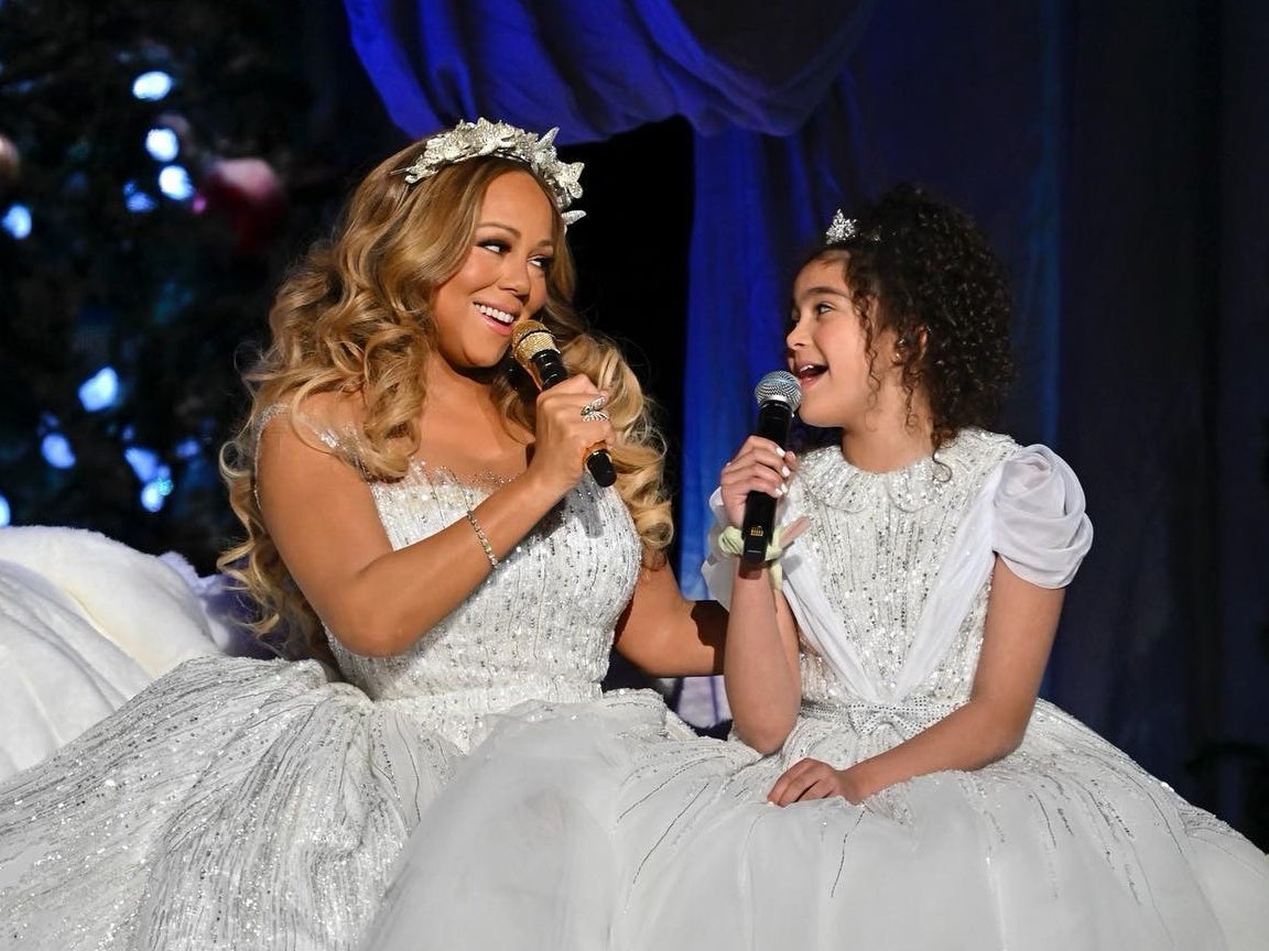 Mariah Carey And Her Daughter Monroe Perform The Sweetest Duet During Christmas Concert Special