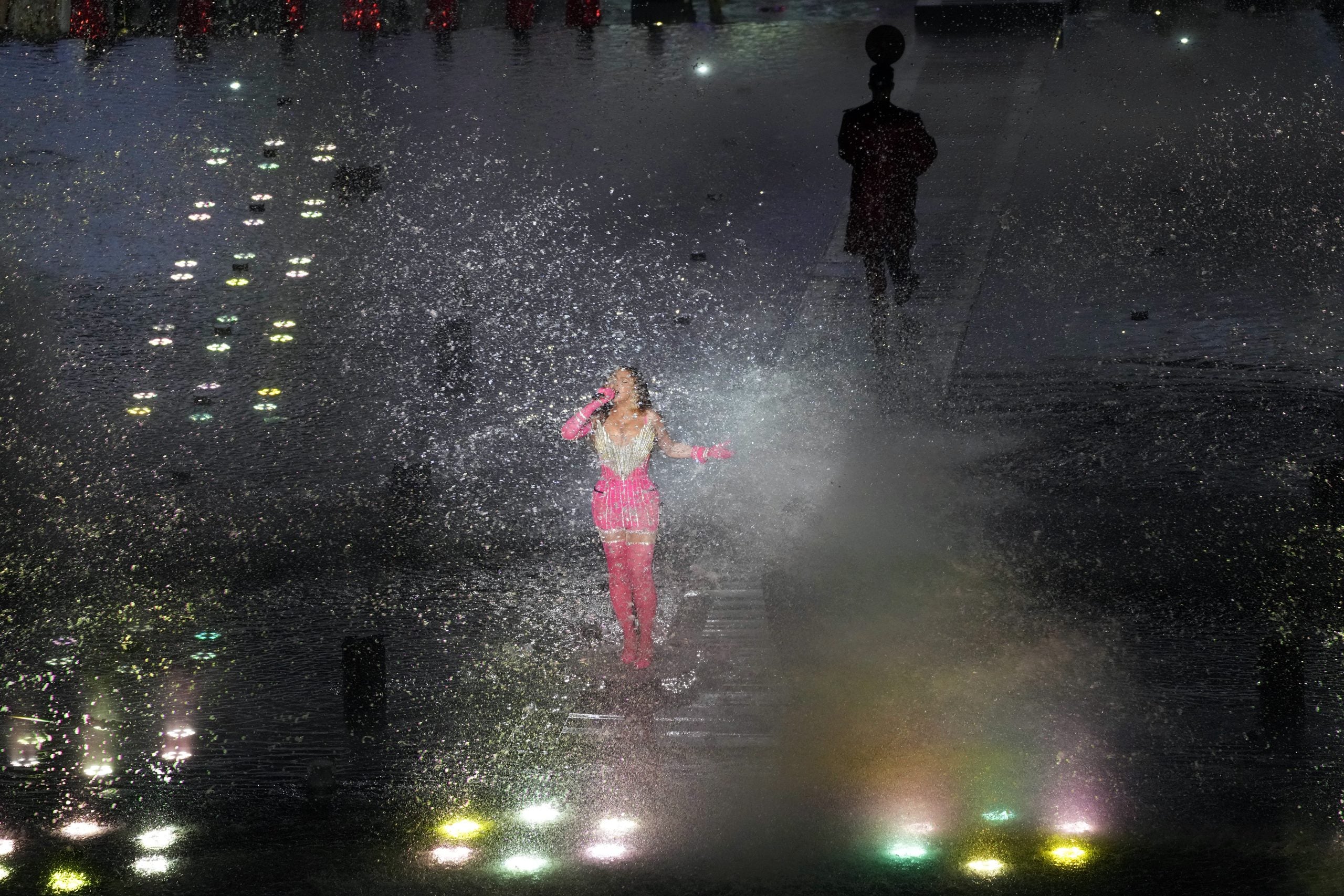 Beyoncé Returns To The Stage After A 5-Year Hiatus For The Grand Reveal of Atlantis The Royal in Dubai