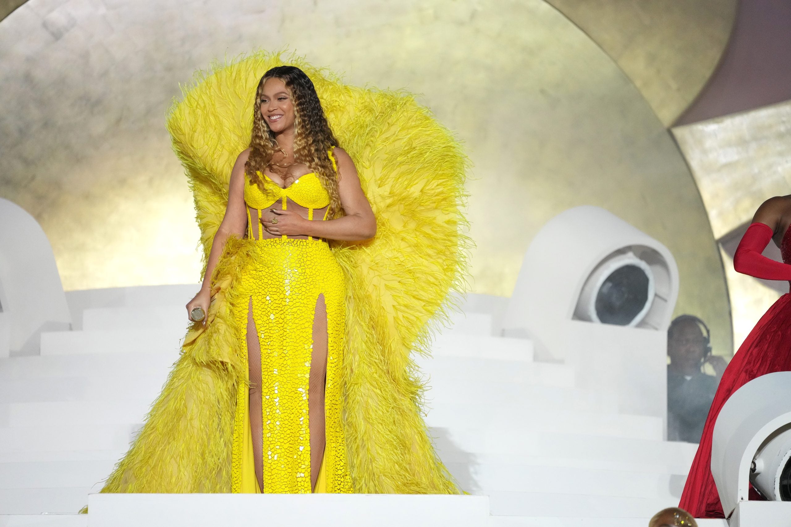 Beyoncé Returns To The Stage After A 5-Year Hiatus For The Grand Reveal of Atlantis The Royal in Dubai