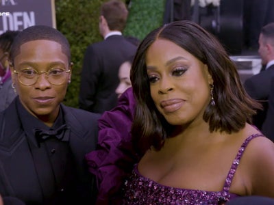 WATCH: Niecy Nash’s Mom Gushes Over Her On The Golden Globe Red Carpet