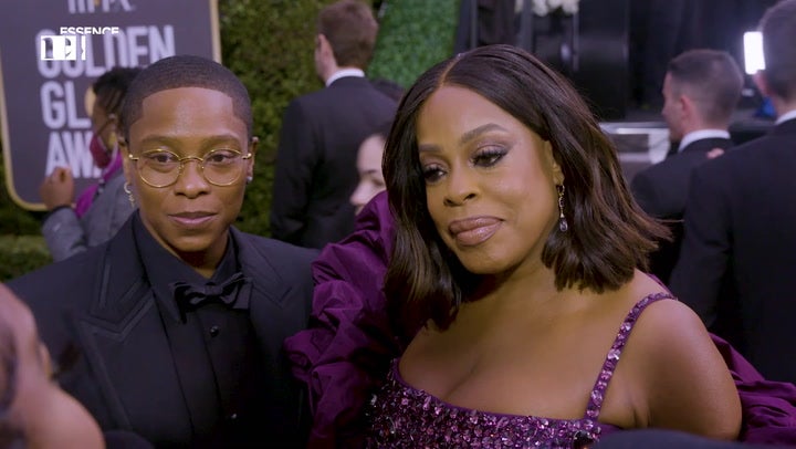 WATCH: Niecy Nash’s Mom Gushes Over Her On The Golden Globe Red Carpet