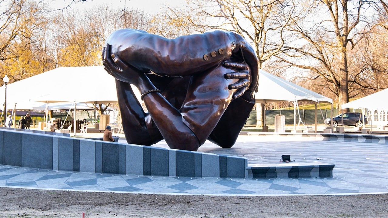 Sculpture Honoring The Love Between Martin Luther King, Jr. And Coretta
