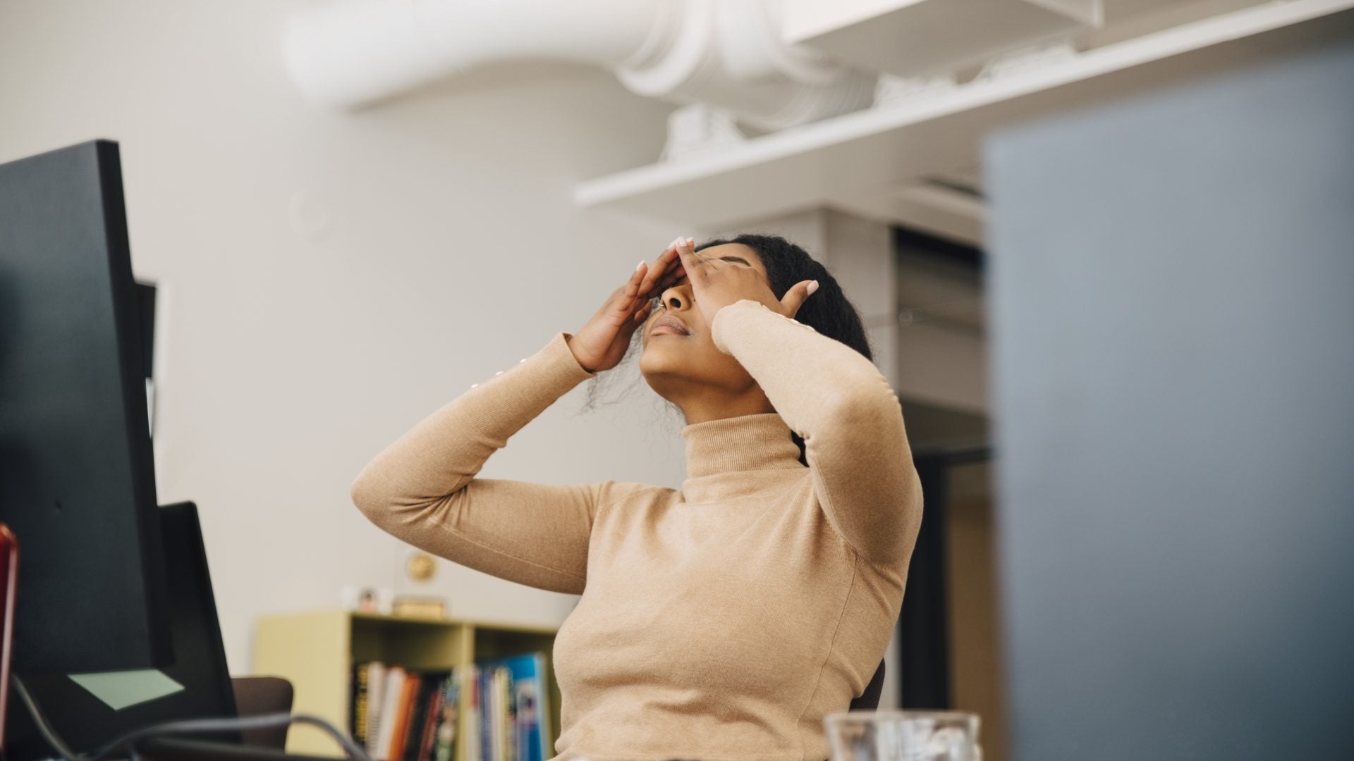 This Is How To Recognize If You're Culturally Disconnected From Your Job — And What To Do About It