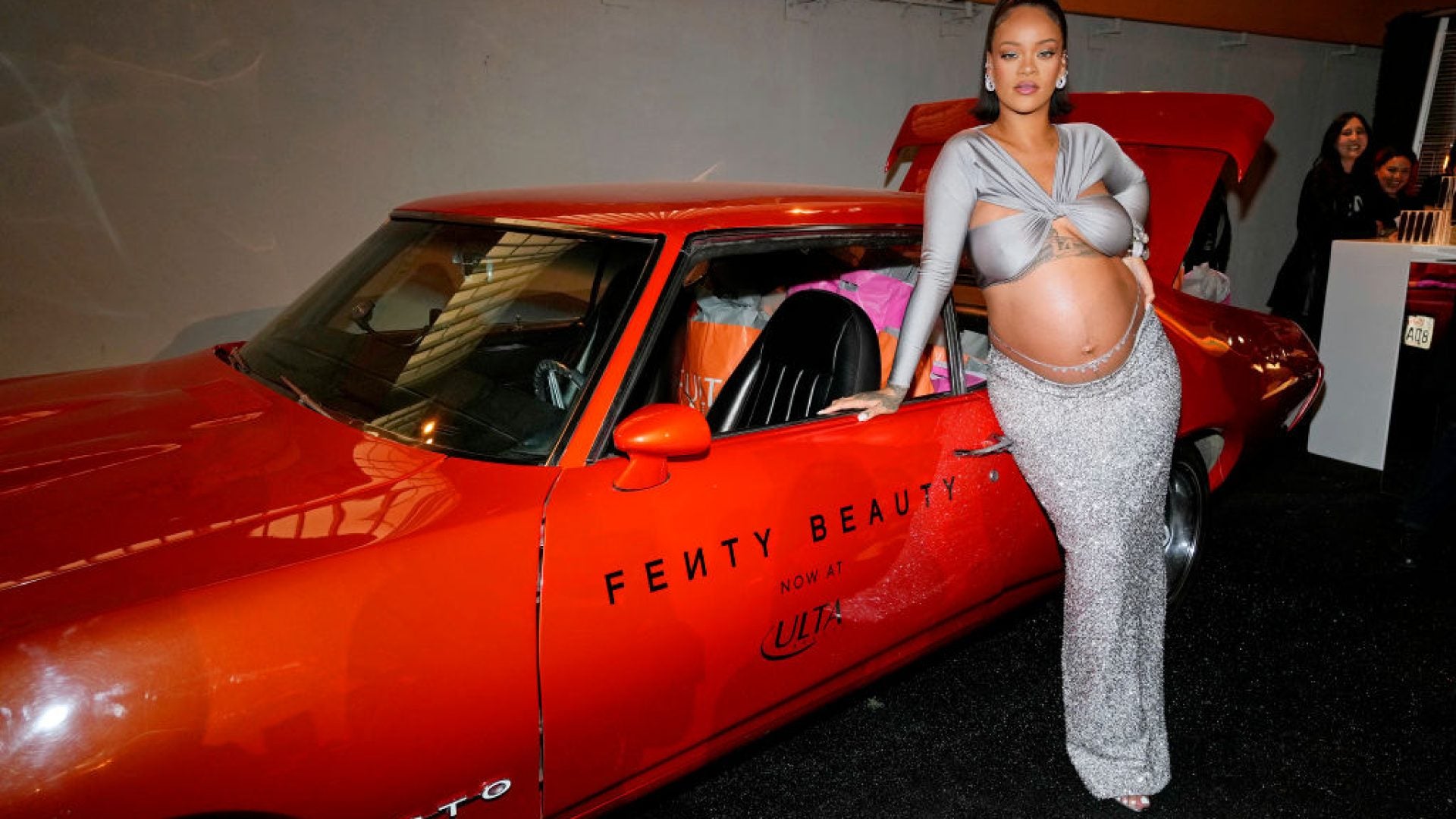 Celebrity Moms Who Embraced The Bare Bump Trend
