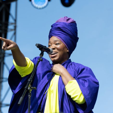 India Arie Helps A Couple Get Engaged In The Middle Of Her Concert: ‘Your Fiancé DM’d Me For Three Months’