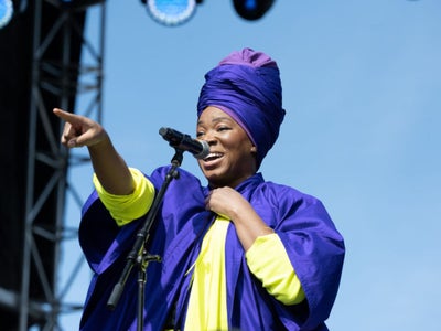 India Arie Helps A Couple Get Engaged In The Middle Of Her Concert: ‘Your Fiancé DM’d Me For Three Months’
