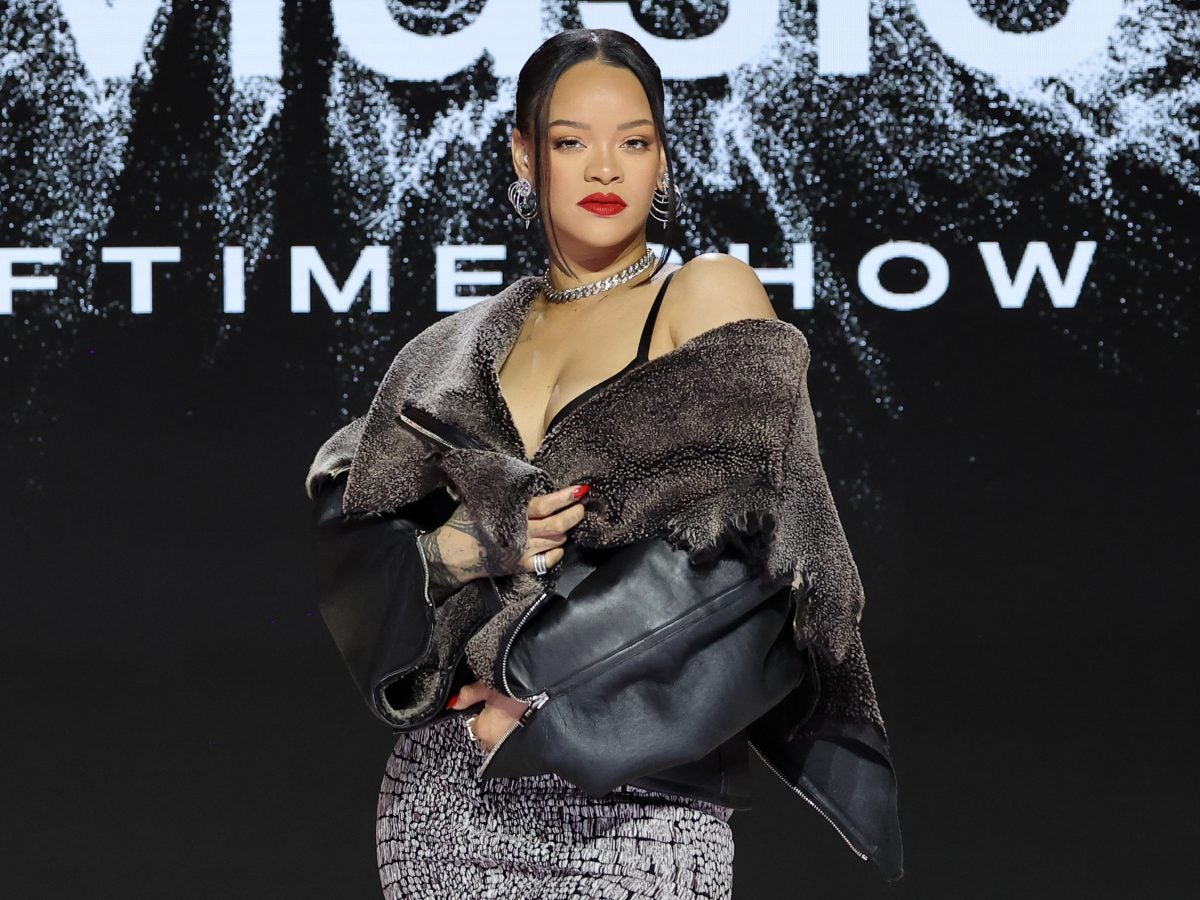 Star Gazing: Celebrities Toast In Joshua Tree, Prep For The Big Game, And More