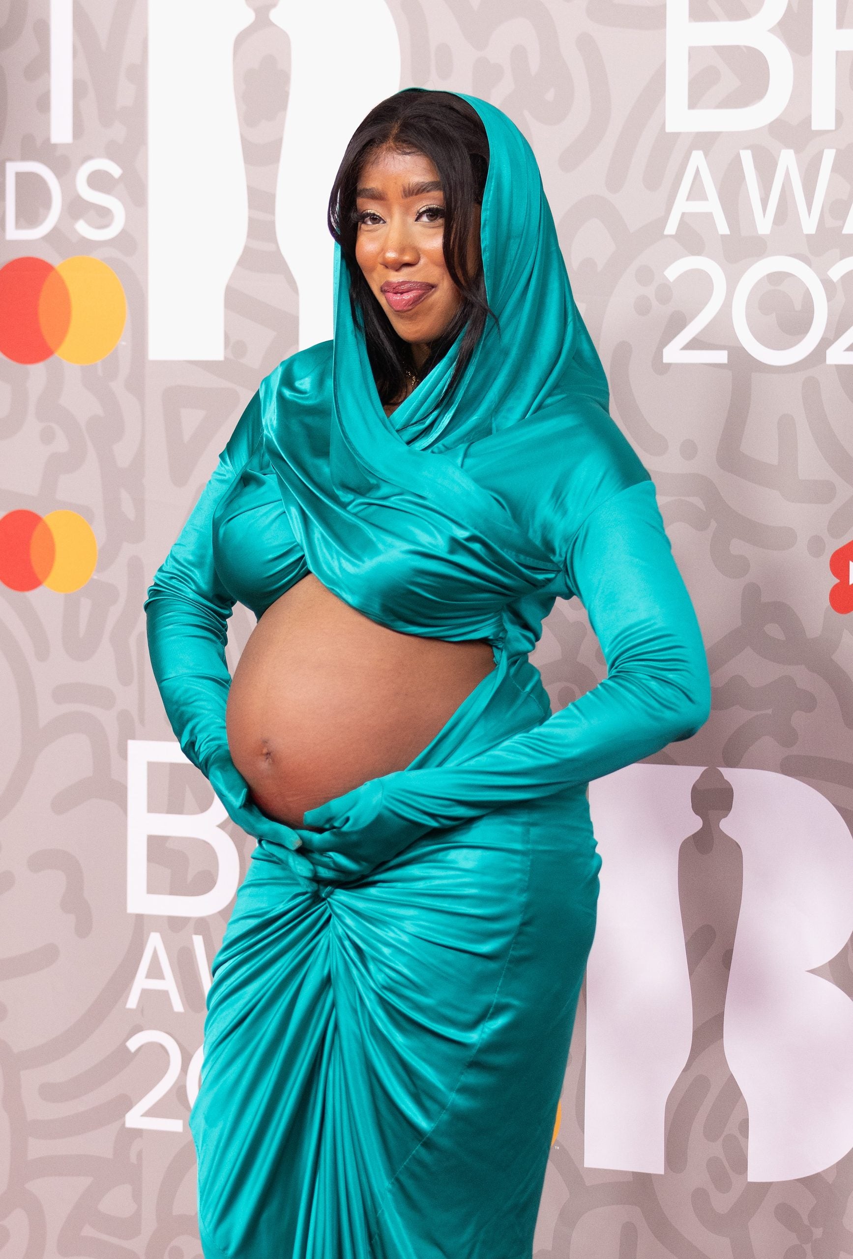 Celebrity Moms Who Embraced The Bare Bump Trend