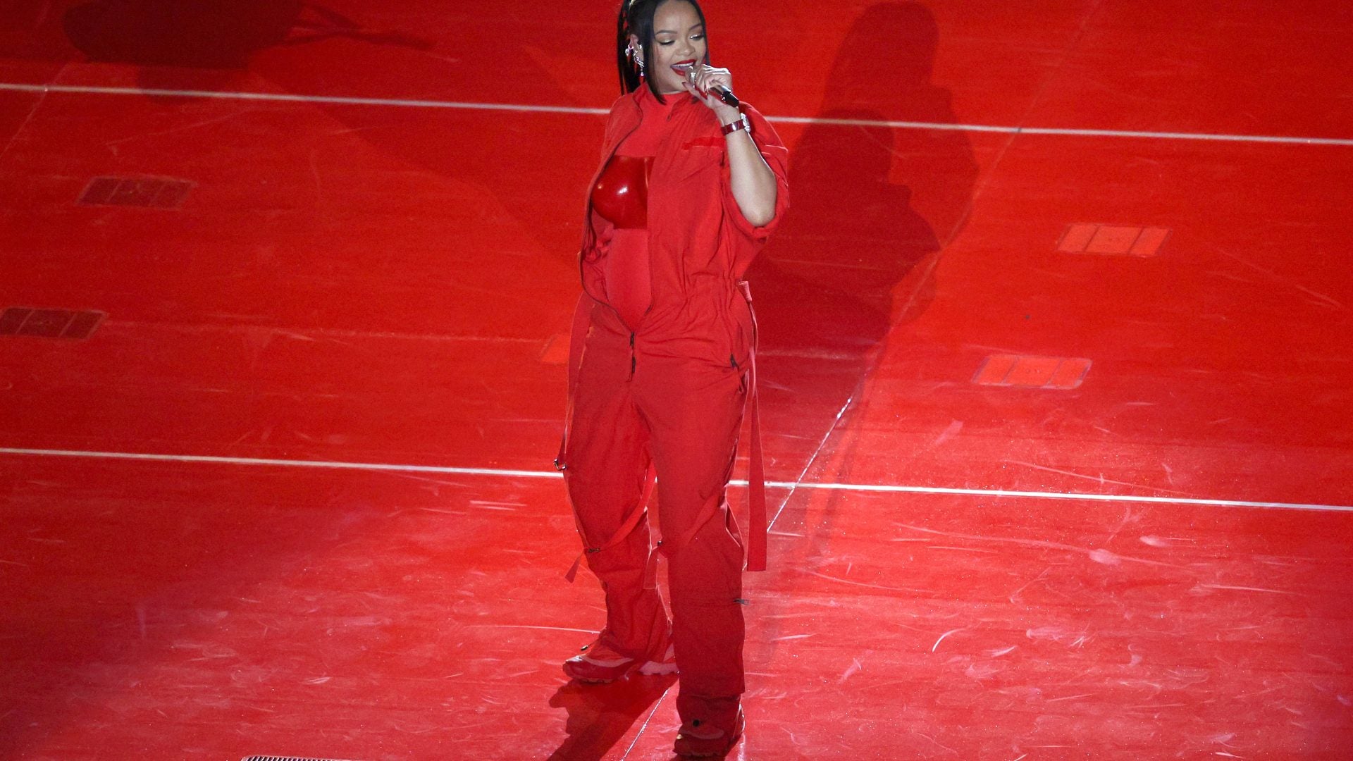 Rihanna Is Now The First Billionaire To Perform Solo At The Super Bowl