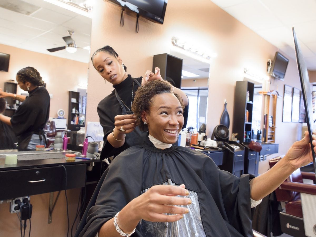 Maui Moisture Awards ‘PsychoHairapy’ $100,000 To Equip Hairstylists With Skills To Recognize Mental Health Issues In Clients