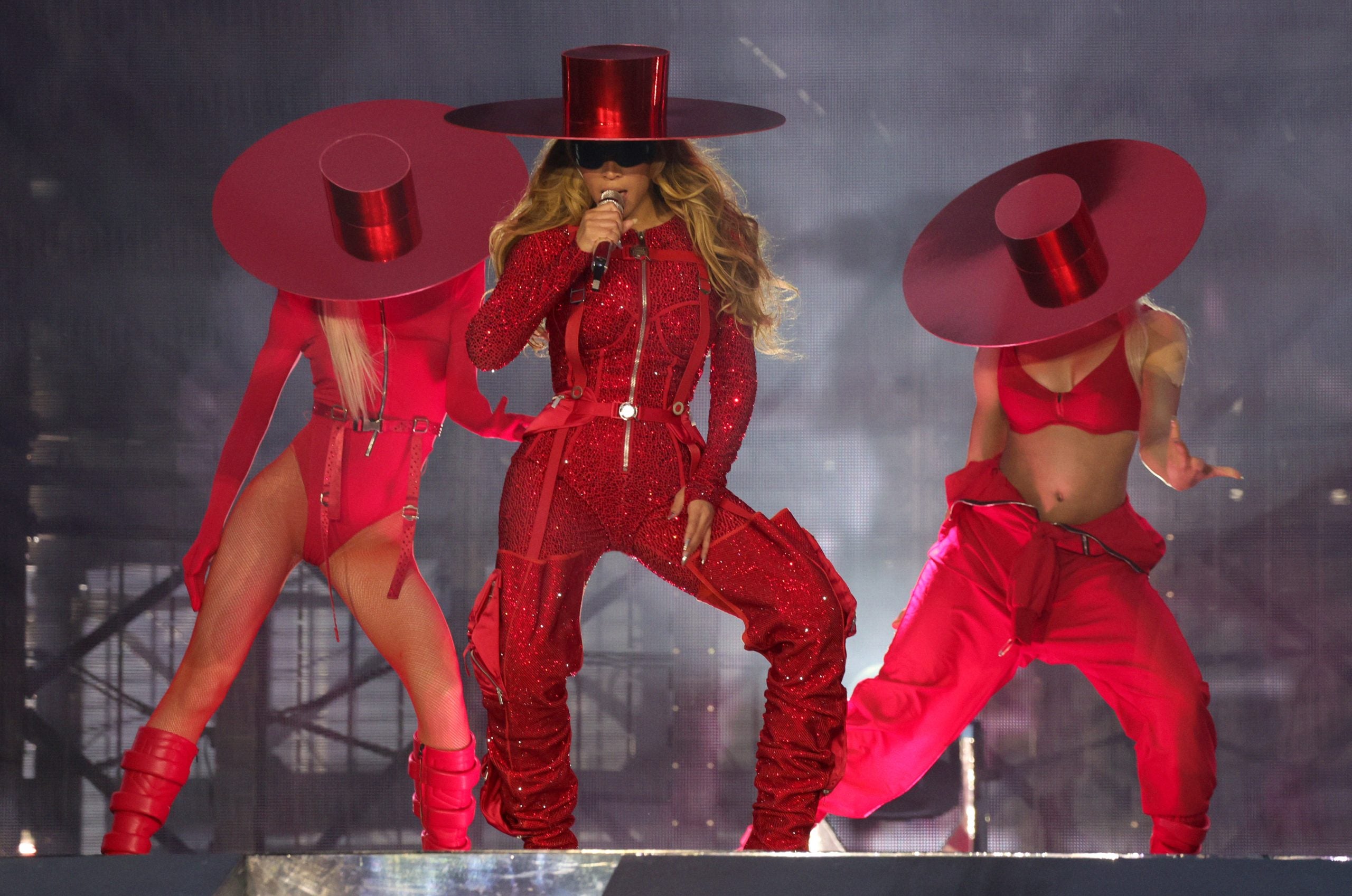 Beyoncé Wears A Custom Off-White Look For London Renaissance Tour Stop