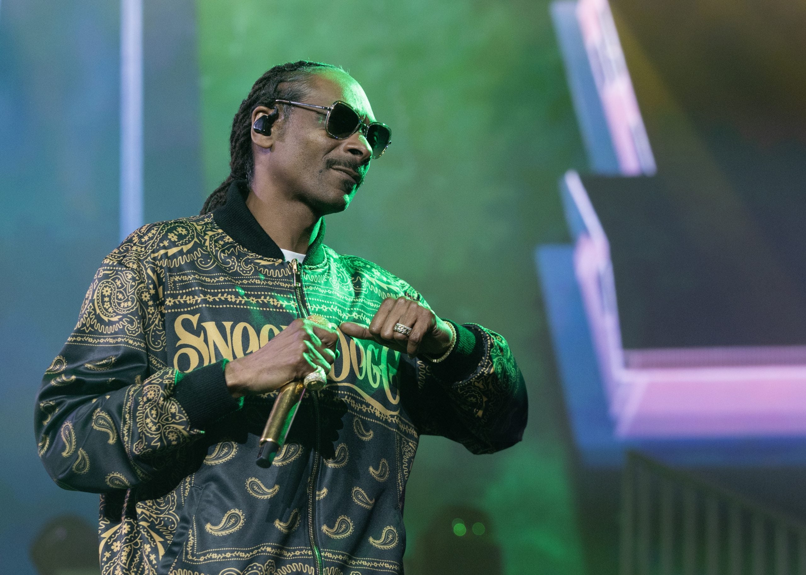 Snoop Dogg révèle le montant choquant qu'il a reçu après avoir atteint 1 milliard de streams sur Spotify