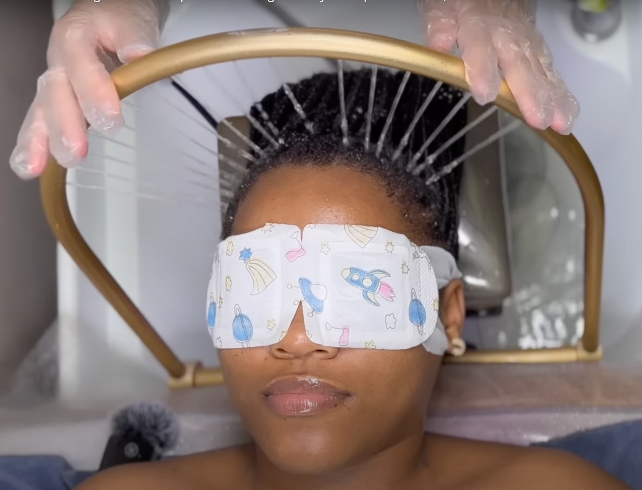 Black Women Visiting Chinese Head Spas Are Trending