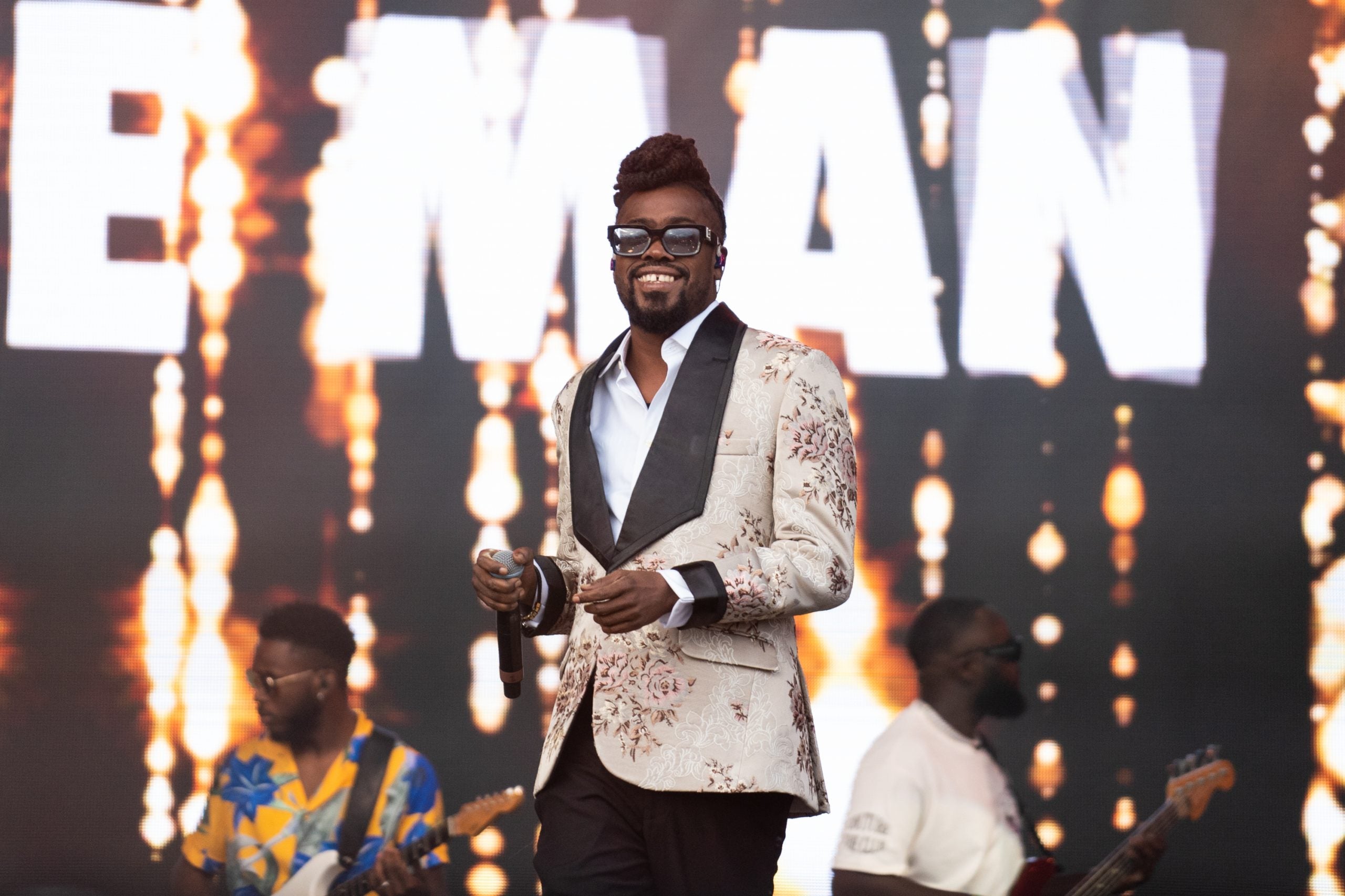 Beenie Man Surprises Passengers On Plane With An Impromptu Performance