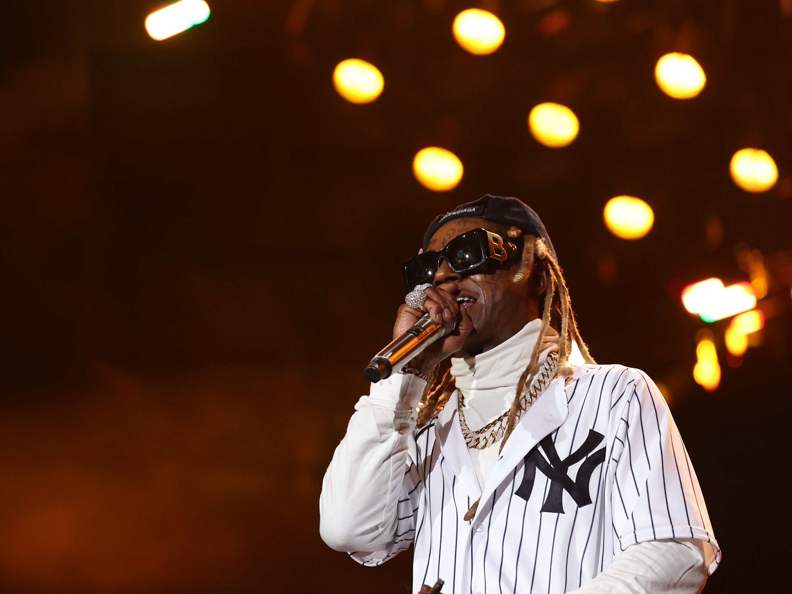 Hip-Hop Icon Lil Wayne Returns To VMA Stage After A Decade