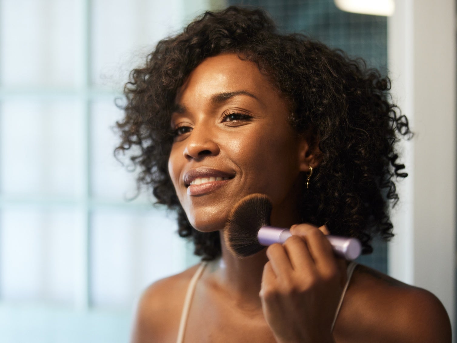 Beauty Secrets: Should I Use A Brush Or A Sponge?