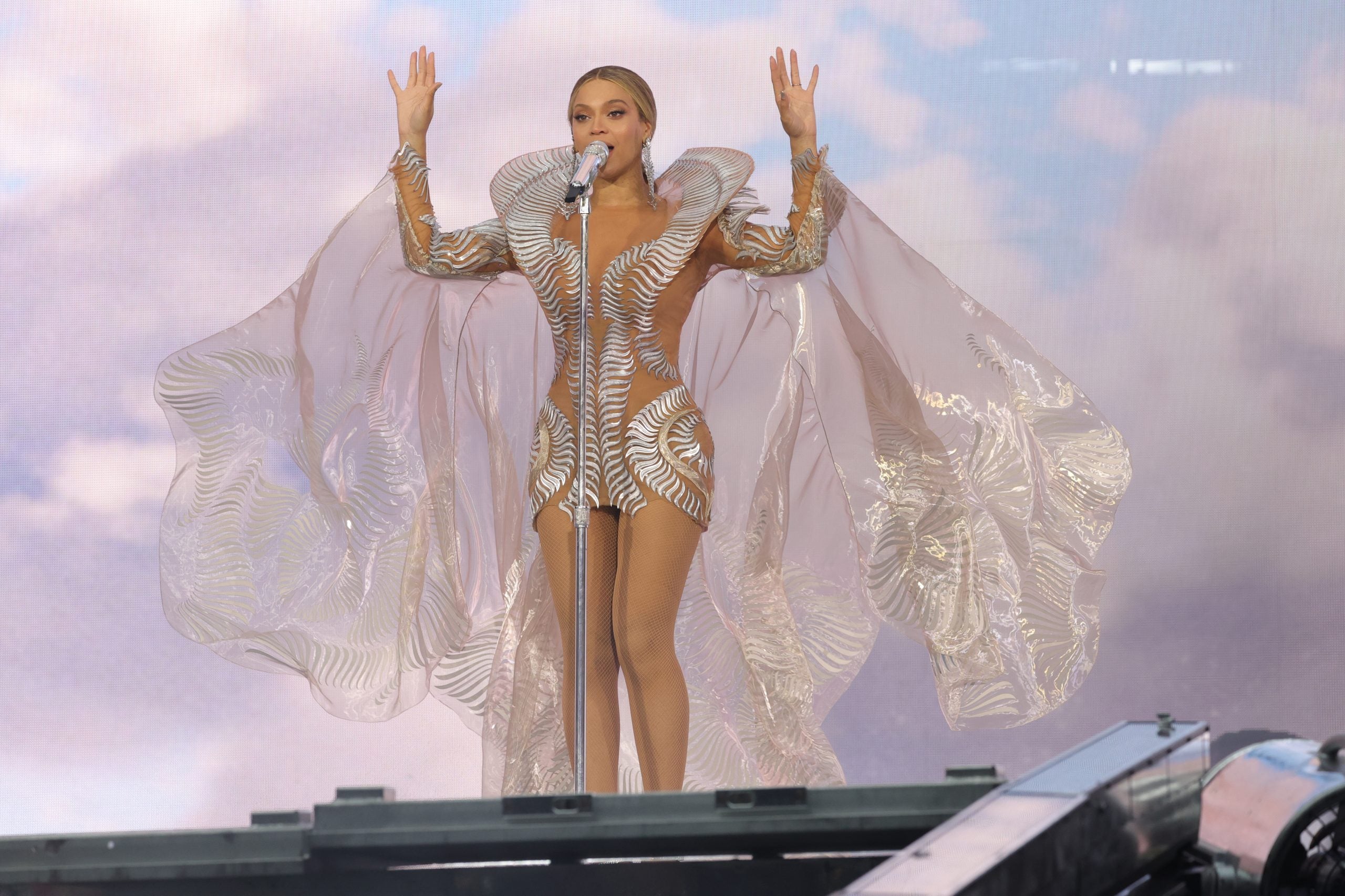 10 Silver Beyoncé-Inspired Looks To Wear To Your Screening Of The "Renaissance" World Tour Film