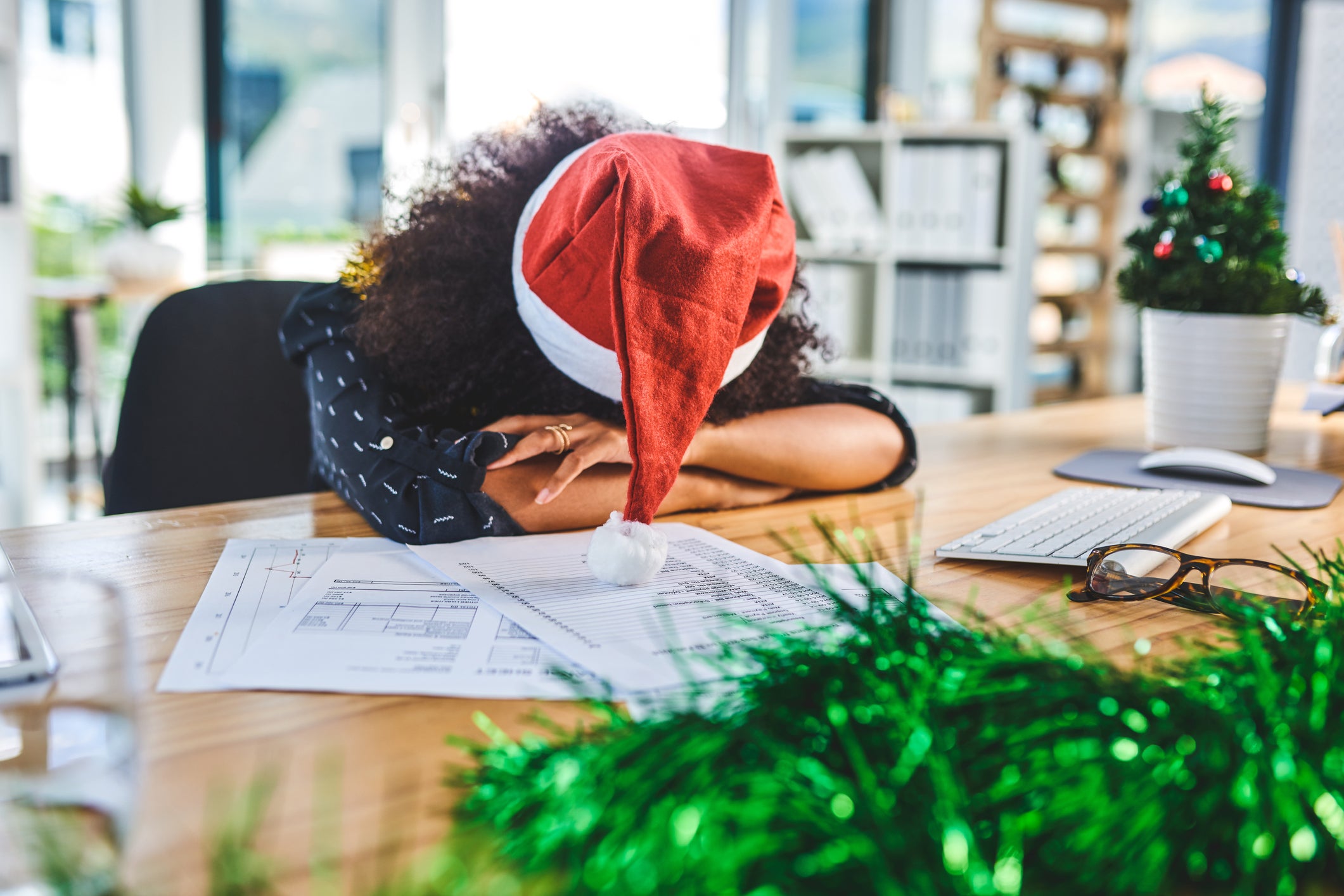 Here's How To Set Your Boundaries At Work During The Holidays